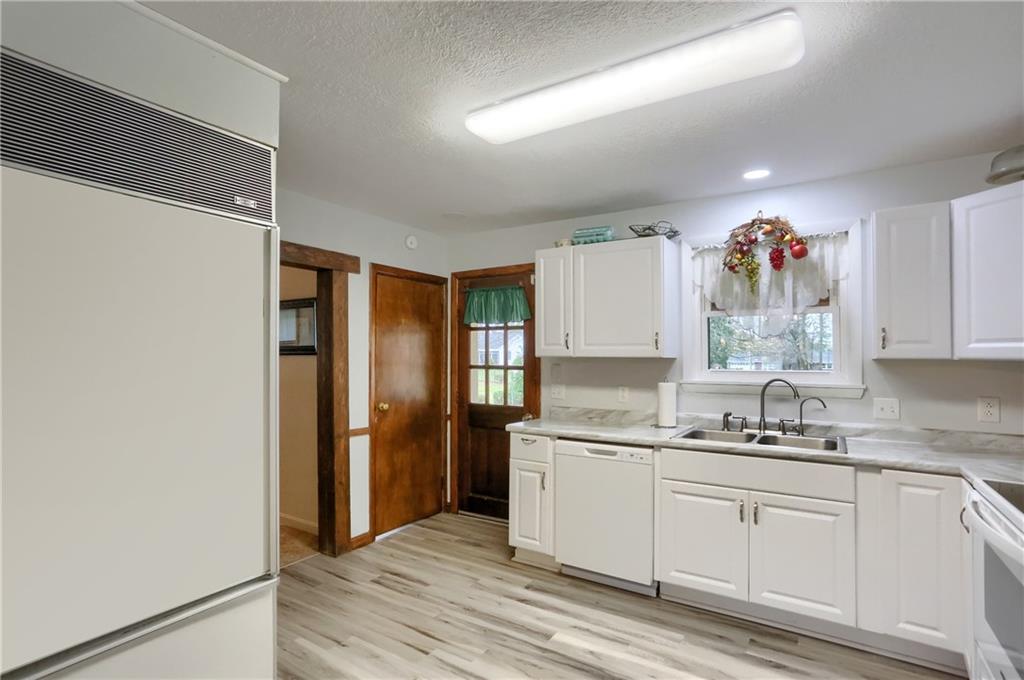 212 Tulagi Way New Castle, PA 16105 - Photo 8 of 30 a kitchen with a sink cabinets and window