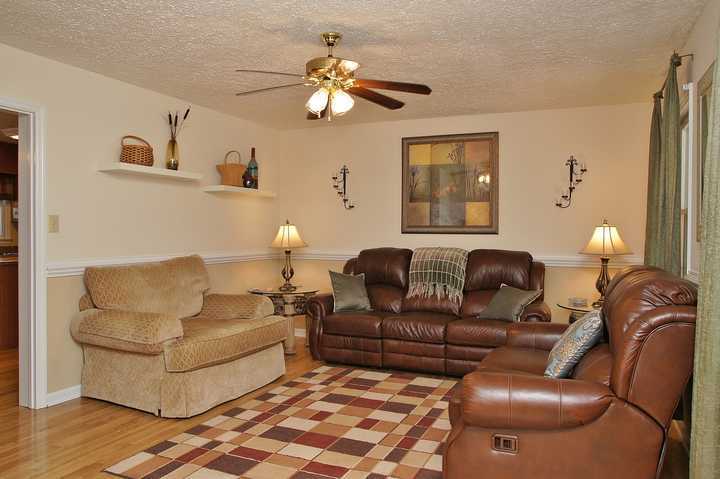 520 Red Valley Road Boones Mill, VA 24065 - Photo 4 of 27 Living room