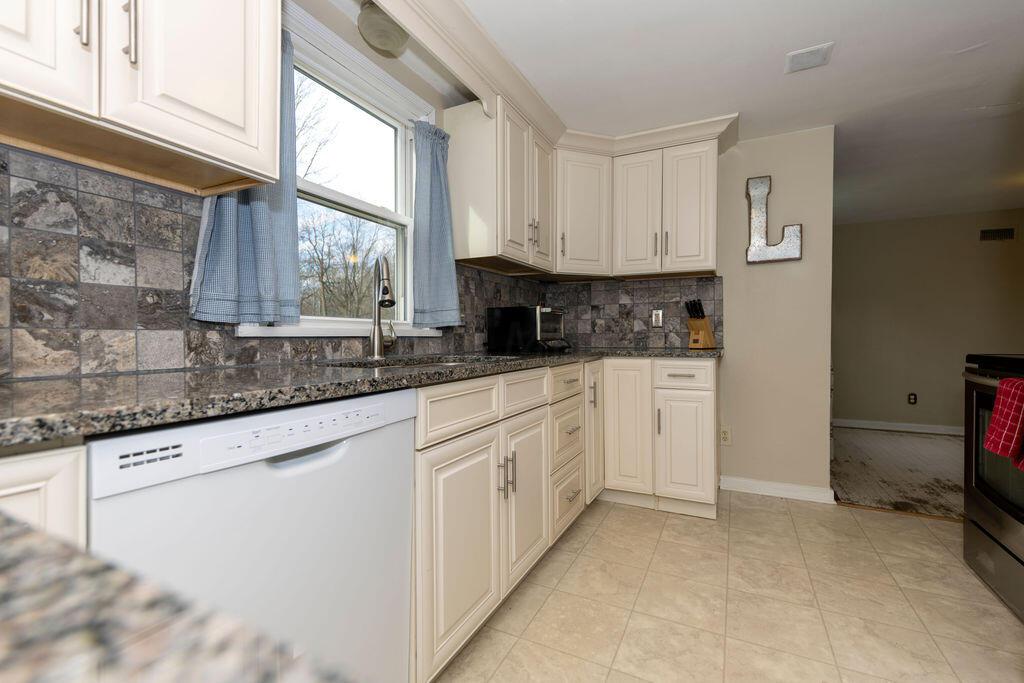 217 East Wilson Bridge Road Worthington, OH 43085 - Photo 16 of 24 Kitchen