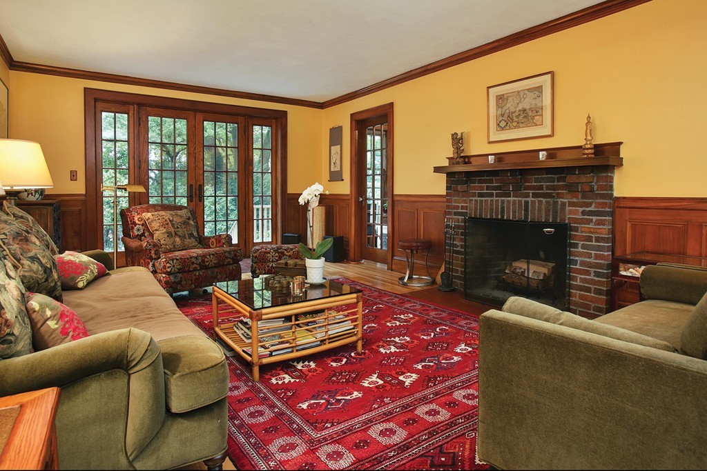 20 Locksley Road Newton, MA 02459 - Photo 2 of 11