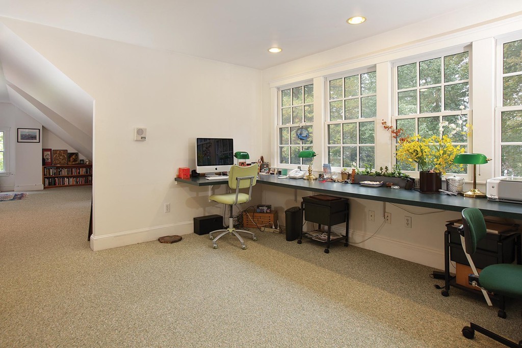 20 Locksley Road Newton, MA 02459 - Photo 10 of 11