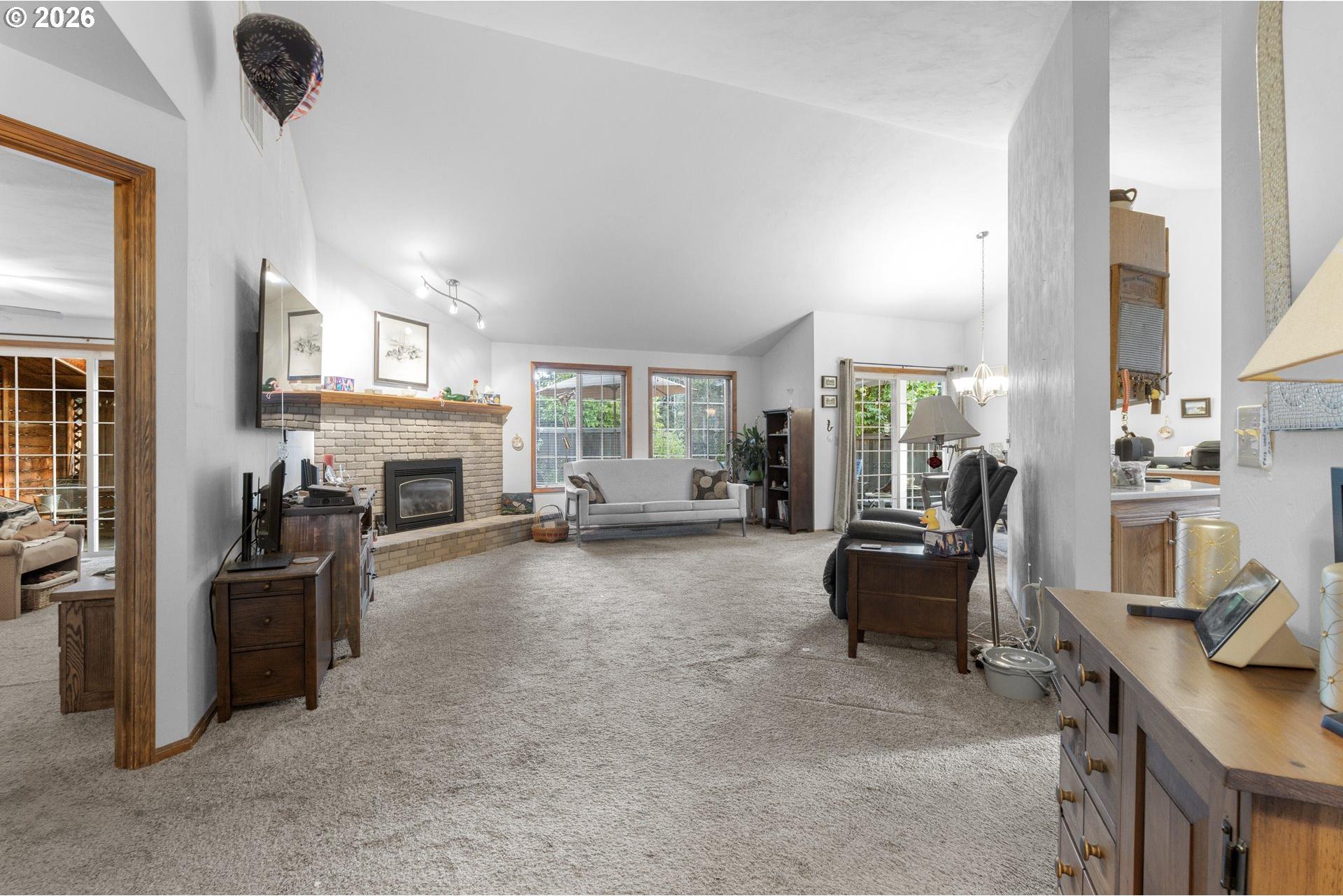 1415 Gilham Road Eugene, OR 97401 - Photo 7 of 36 Living Room/Entrance