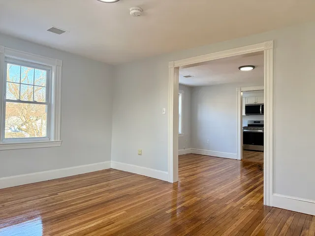 $2,000 | 5 Park Street, Unit UPPER LEFT, Middleton, MA 01949