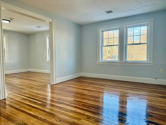 $2,000 | 5 Park Street, Unit UPPER LEFT, Middleton, MA 01949