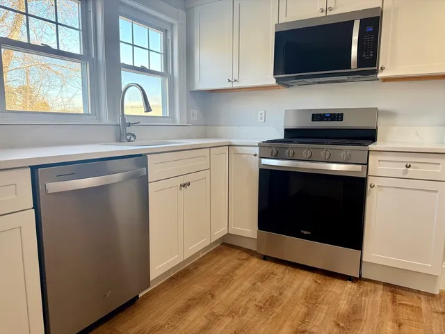 $2,000 | 5 Park Street, Unit UPPER LEFT, Middleton, MA 01949