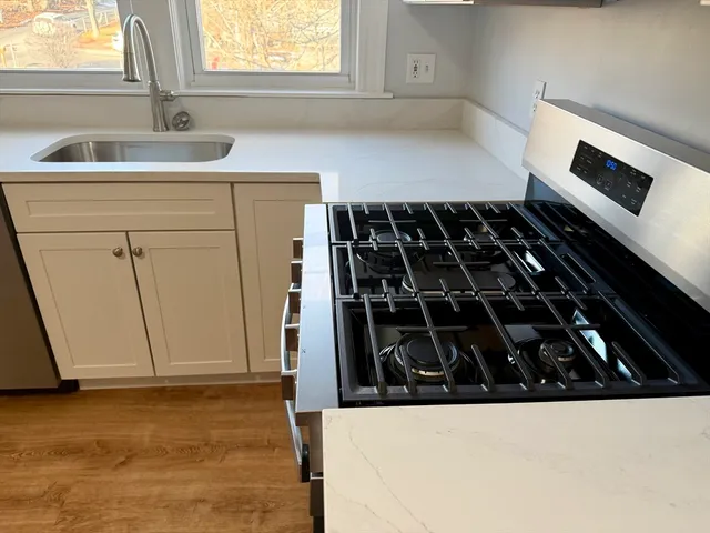 $2,000 | 5 Park Street, Unit UPPER LEFT, Middleton, MA 01949