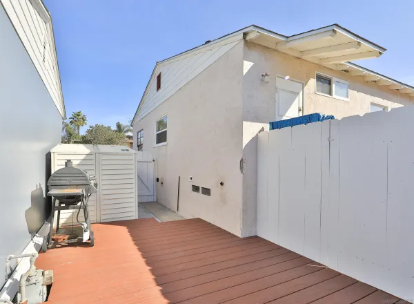 a house view with a outdoor space