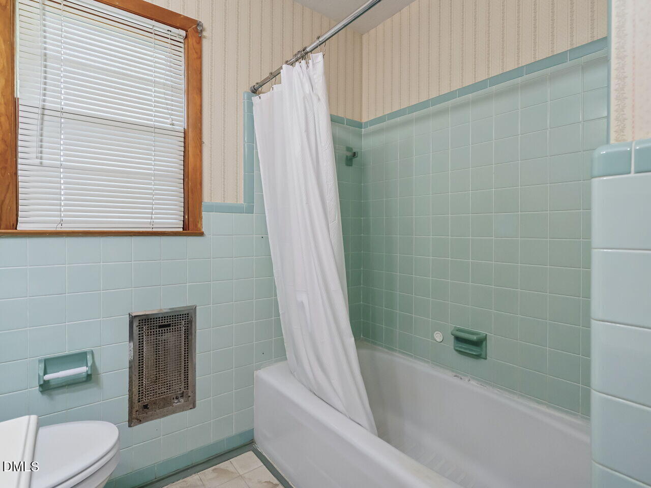 1059 South Hollybrook Road Wendell, NC 27591 - Photo 16 of 25 016-1280x960-bathroom