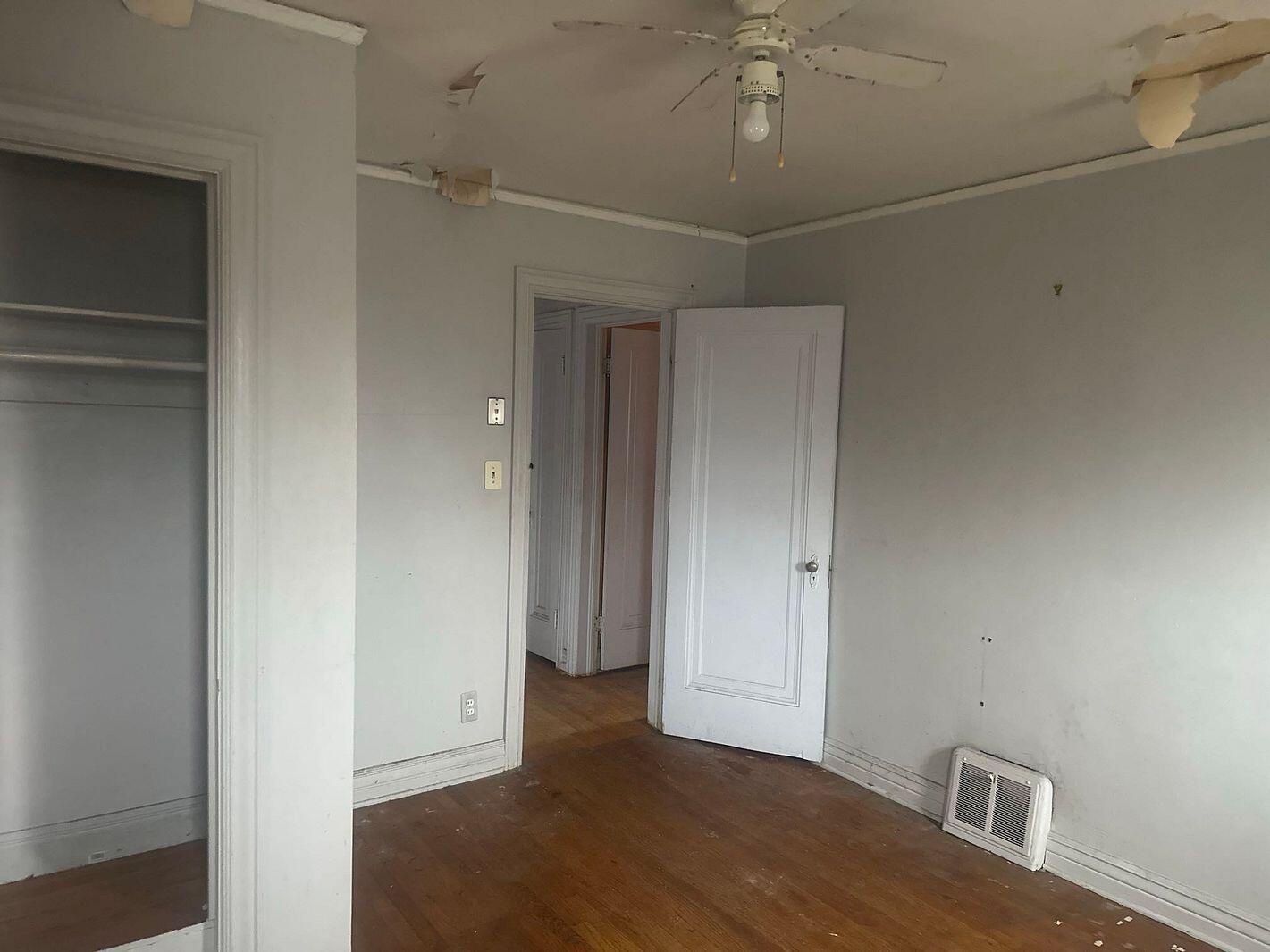 15875 Strathmoor Street Detroit, MI 48227 - Photo 7 of 16 09