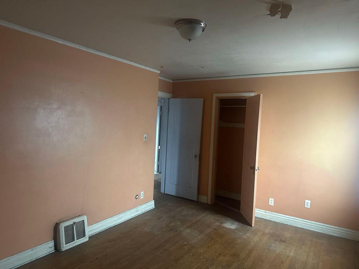 15875 Strathmoor Street Detroit, MI 48227 - Photo 9 of 16 11