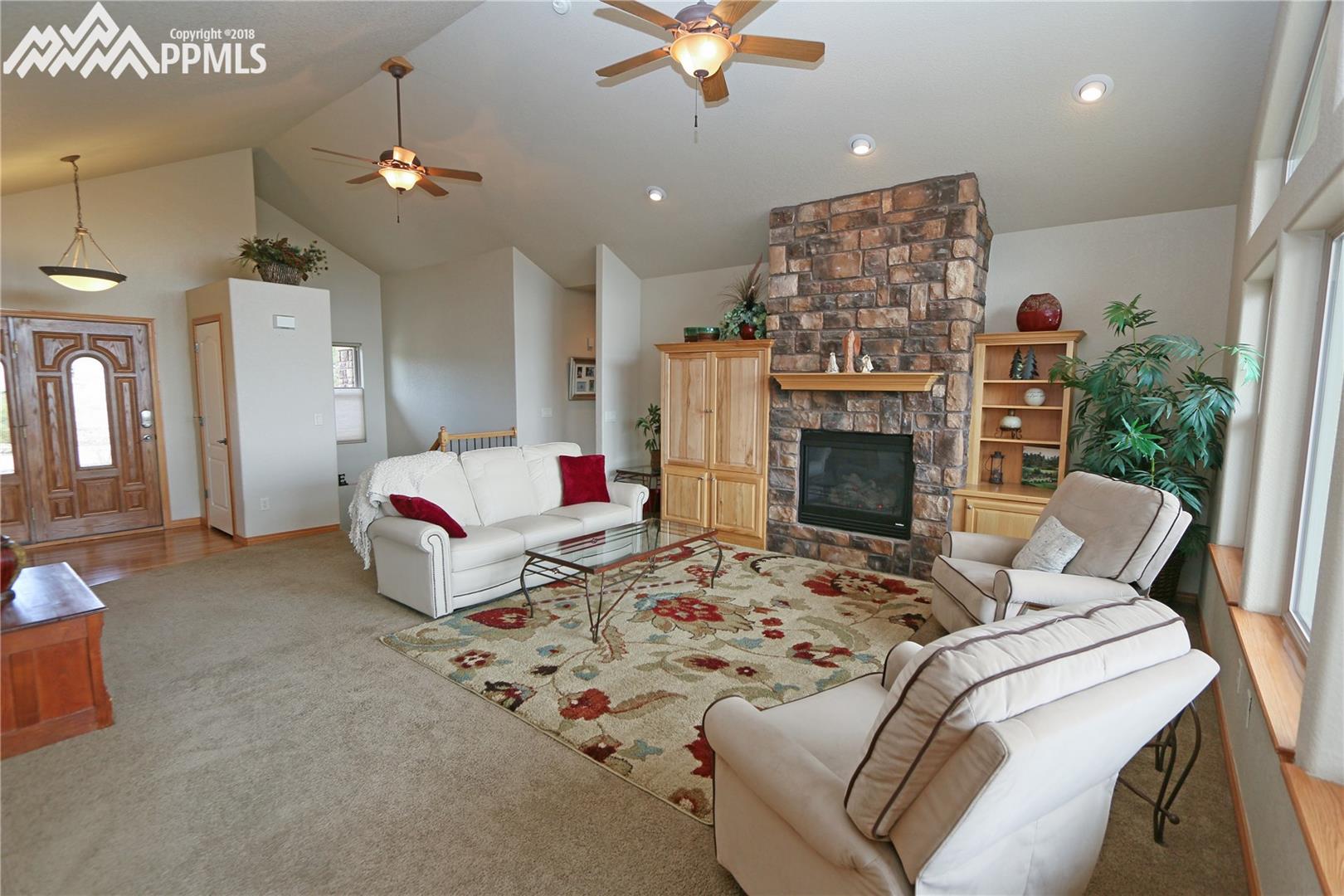 18945 Spring Valley Road Monument, CO 80132 - Photo 9 of 36 Gallery Image 9
