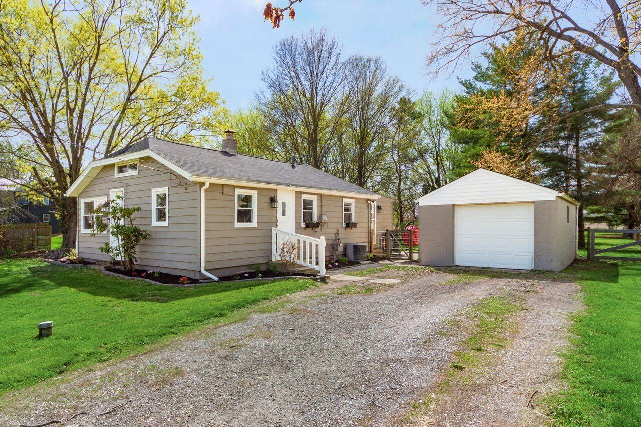 6288 Columbia Road Southwest Pataskala, OH 43062 - Photo 3 of 32 M_6288_Columbia_SW063