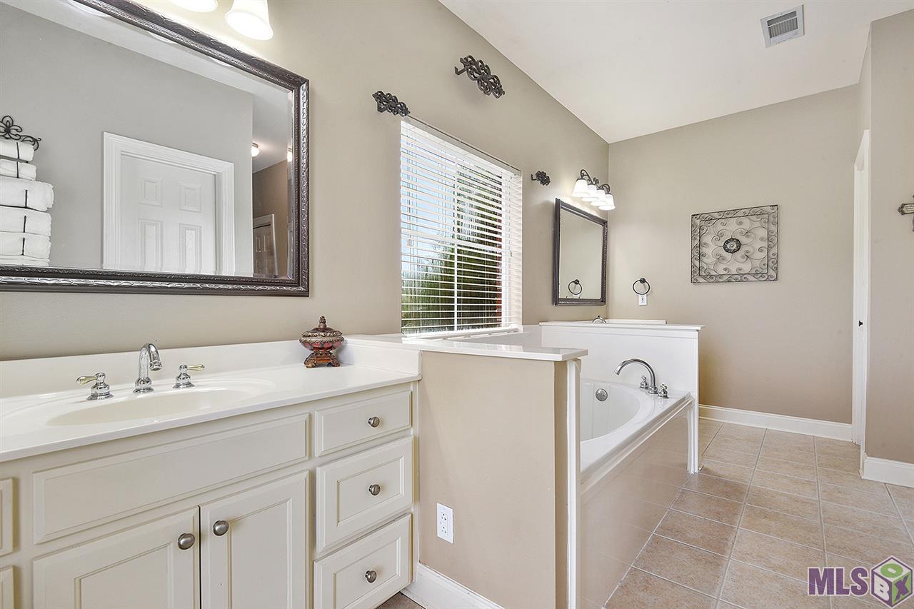 16558 Jay Road Prairieville, LA 70769 - Photo 8 of 16 Master Bath