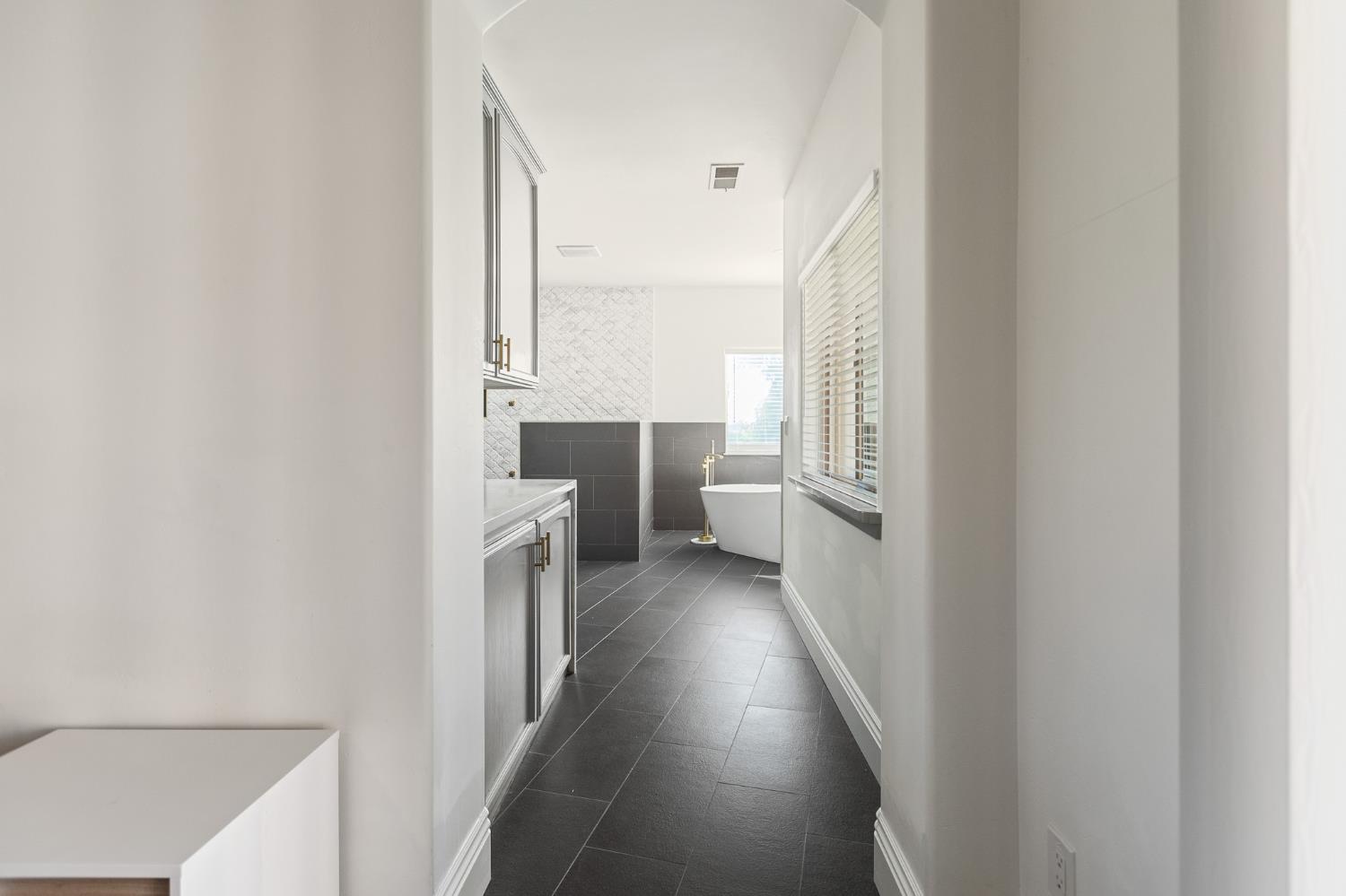 915 South Strathmore Avenue, Unit I Lindsay, CA 93247 - Photo 17 of 51