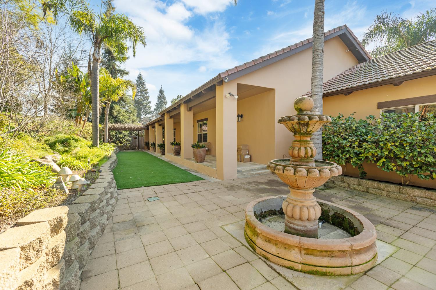 915 South Strathmore Avenue, Unit I Lindsay, CA 93247 - Photo 6 of 51