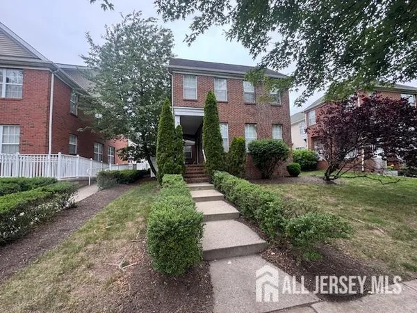 $4,500 | 10 Park Square, Metuchen, NJ 08840