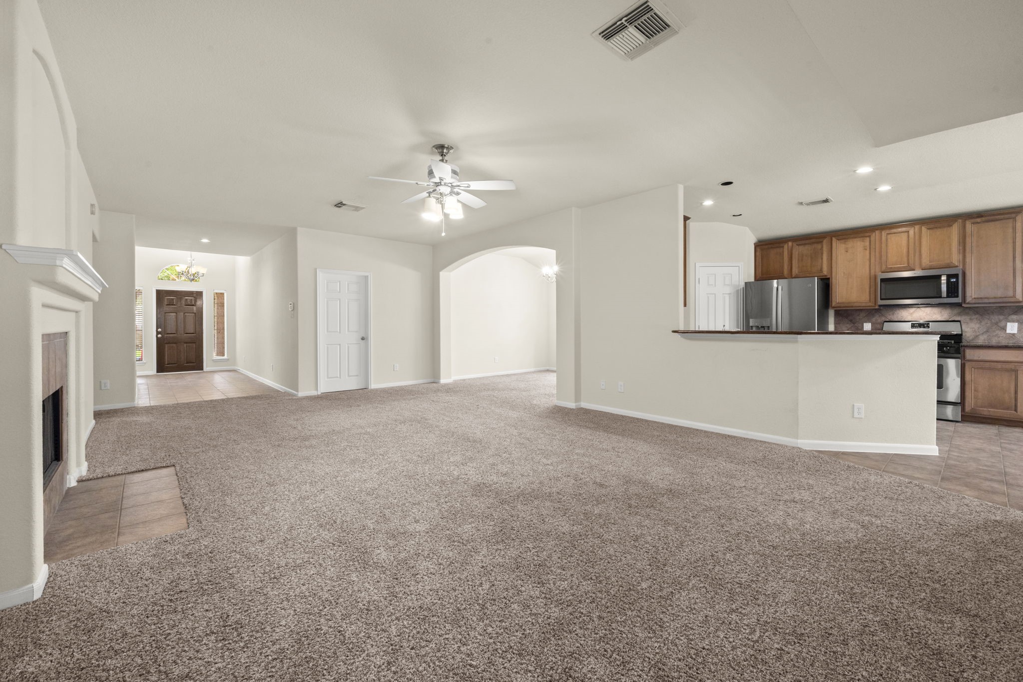6 Bushell Mill Place The Woodlands, TX 77382 - Photo 6 of 29 Open, spacious living room