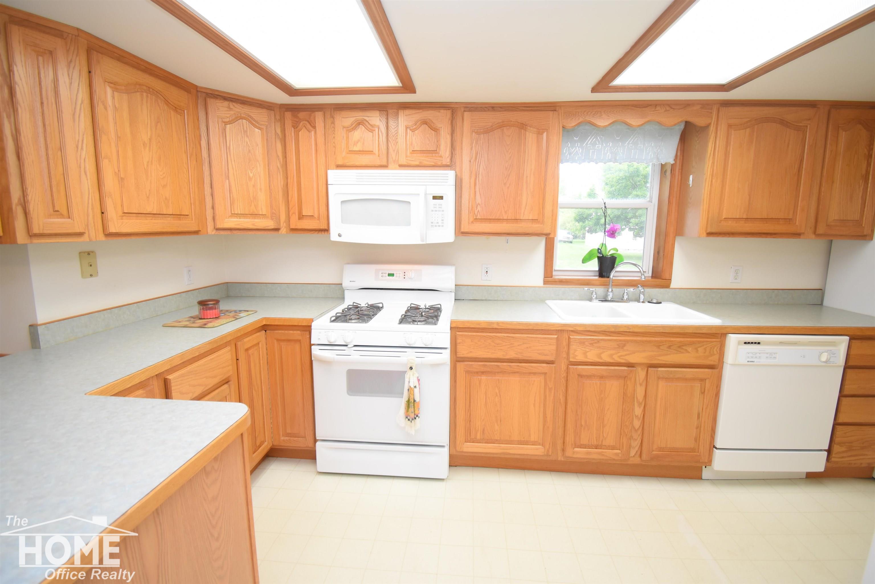 231 Adelaide Street Maple Rapids, MI 48853 - Photo 8 of 19 50220196-a71e171f-6641-44d4-97ce-4745b8efe765.JPG