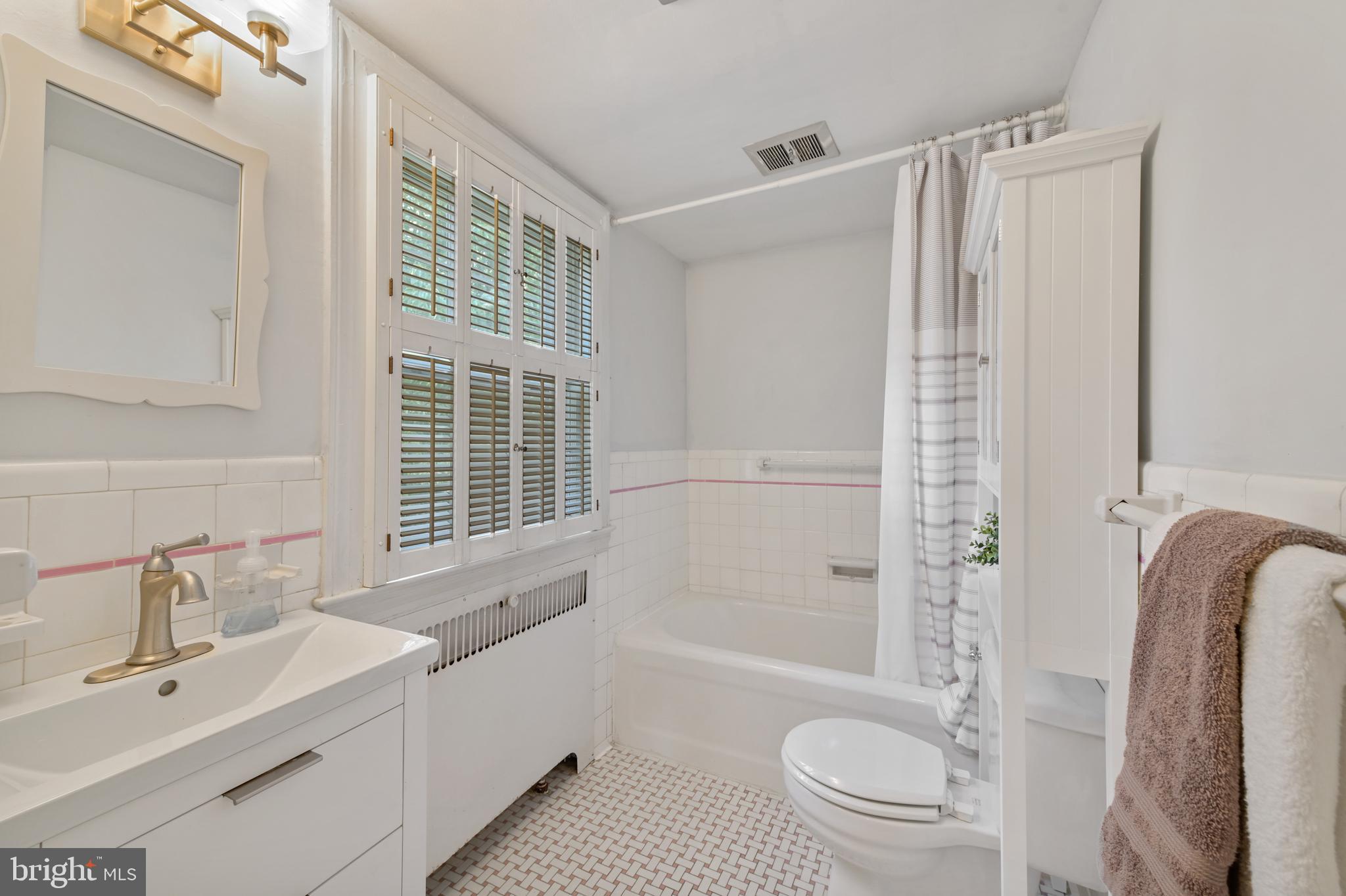 4116 Westview Road Baltimore, MD 21218 - Photo 24 of 53 En-suite bathroom