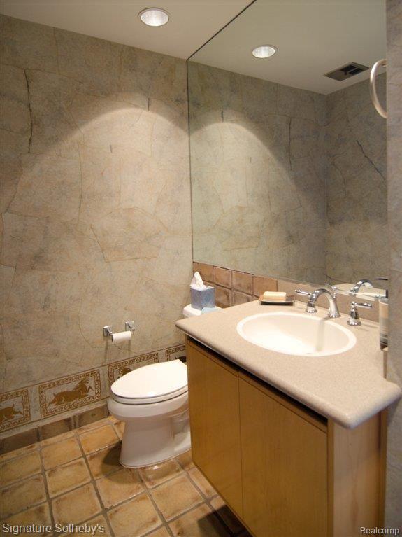 6060 North Rochester Road Rochester, MI 48306 - Photo 15 of 25 6060 N Roch_Powder Rm.jpg