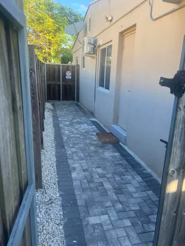 $1,150 | 361 Northeast 55th Street, Unit 2, Oakland Park, FL 33334