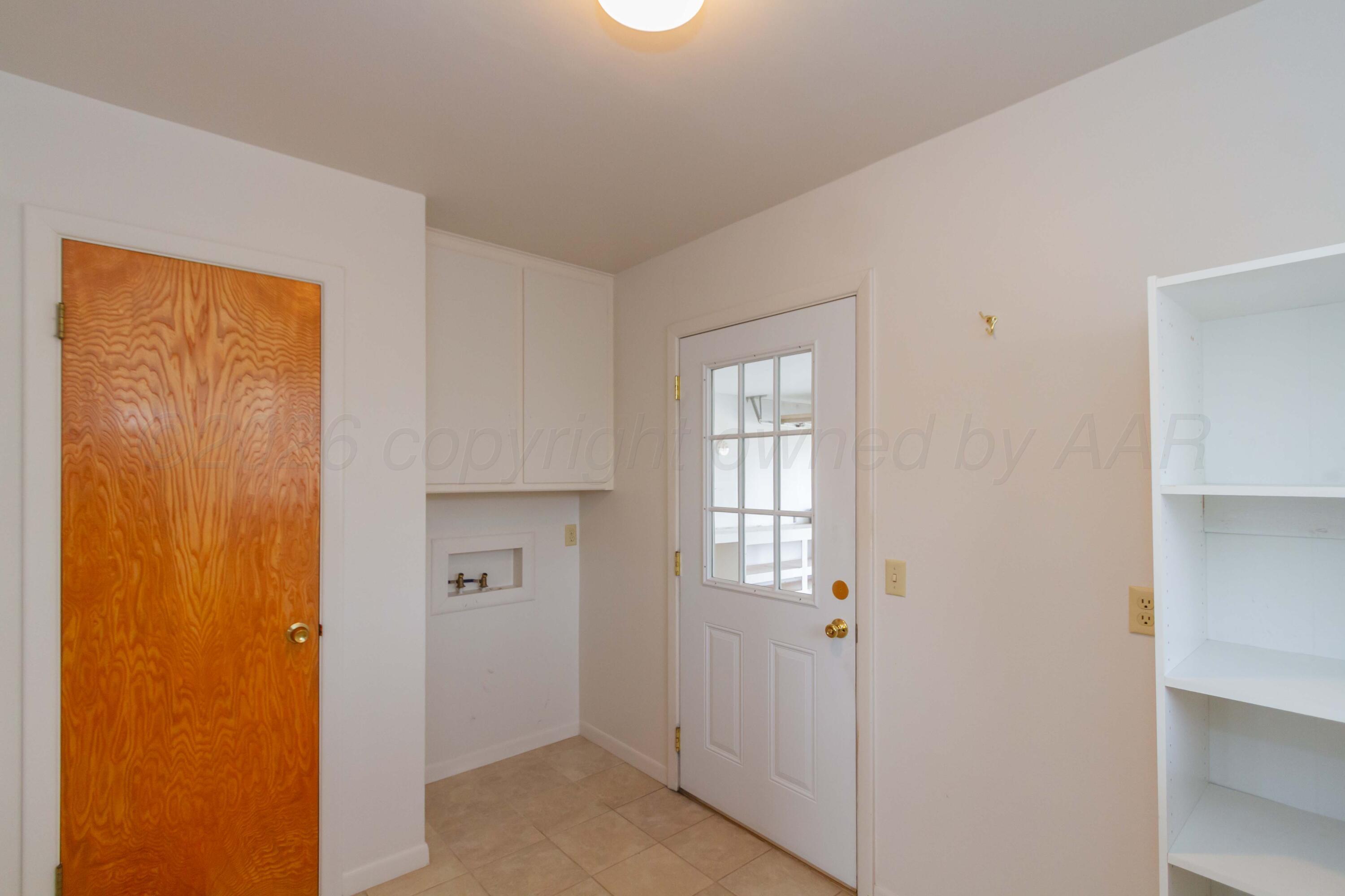 105 Wilson Street Claude, TX 79019 - Photo 25 of 31 a view of a livingroom with wooden floor and windows