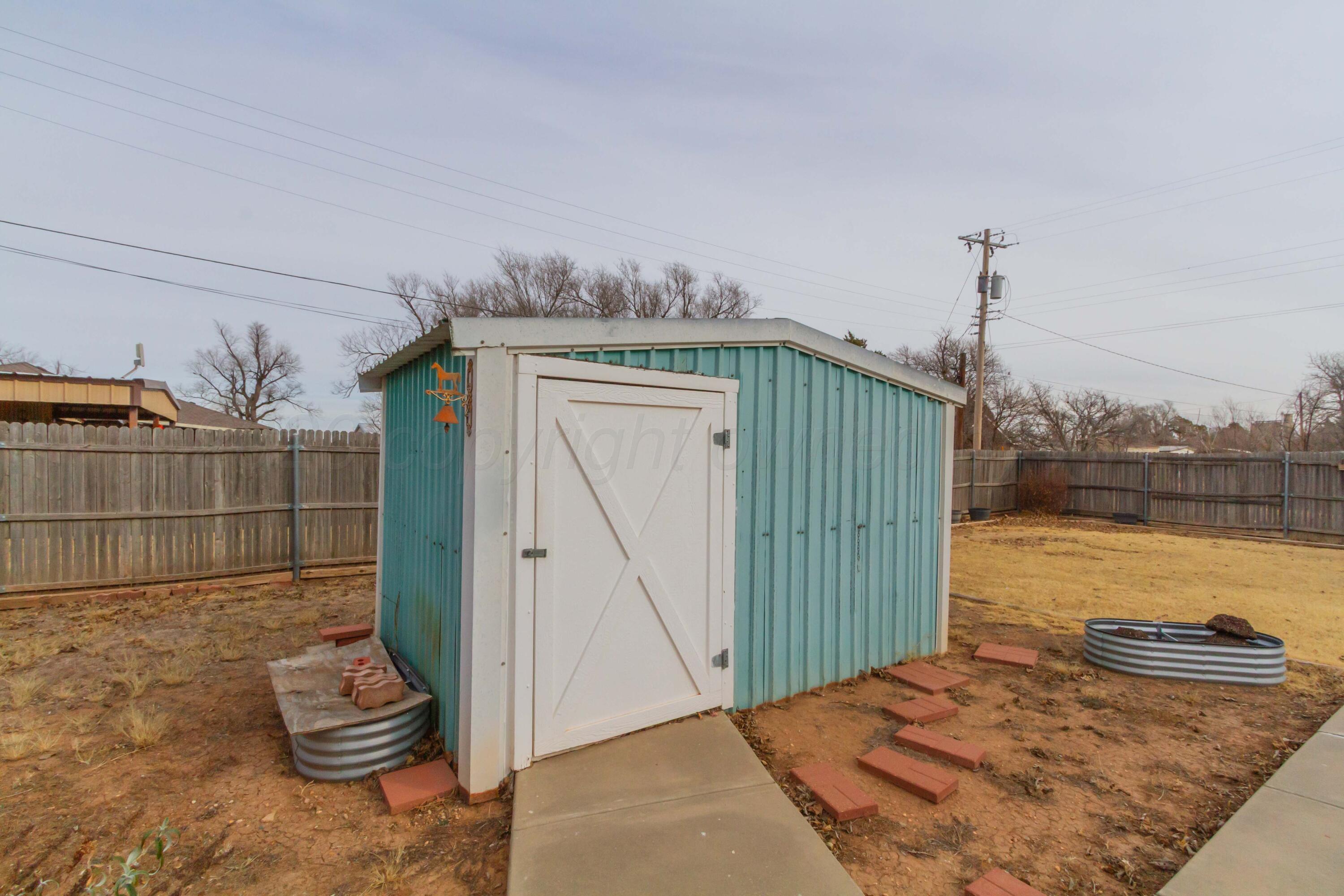 105 Wilson Street Claude, TX 79019 - Photo 29 of 31 a view of a terrace