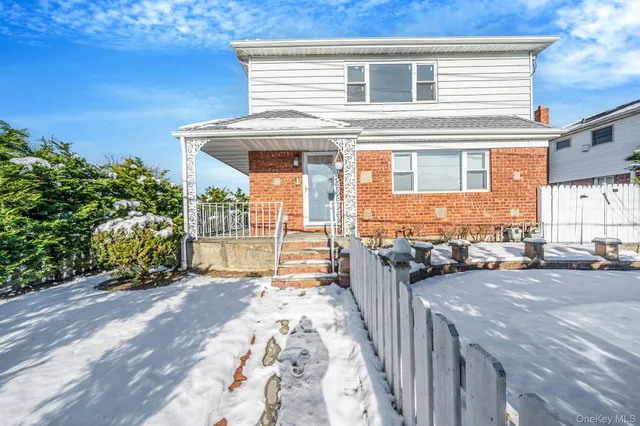 $1,249,000 | 1 Munro Boulevard, Valley Stream, NY 11581