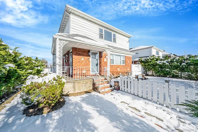 $1,249,000 | 1 Munro Boulevard, Valley Stream, NY 11581