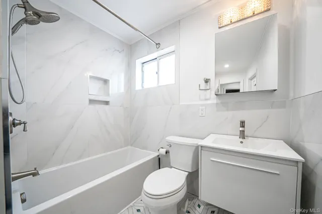 $1,249,000 | 1 Munro Boulevard, Valley Stream, NY 11581