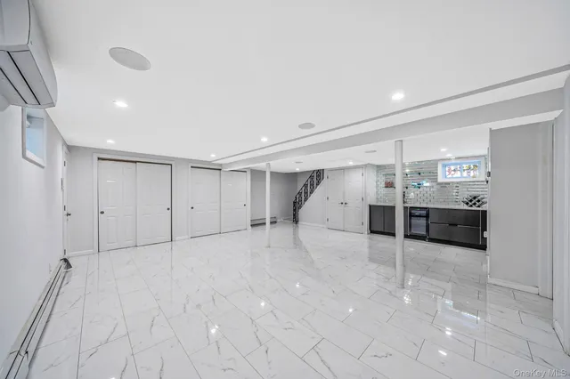 $1,249,000 | 1 Munro Boulevard, Valley Stream, NY 11581