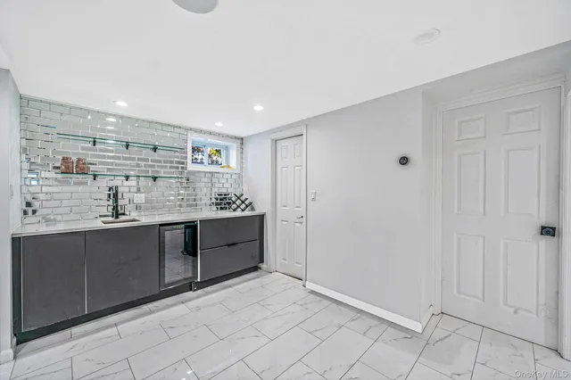 $1,249,000 | 1 Munro Boulevard, Valley Stream, NY 11581