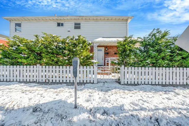 $1,249,000 | 1 Munro Boulevard, Valley Stream, NY 11581