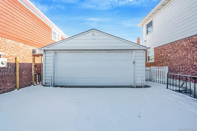 $1,249,000 | 1 Munro Boulevard, Valley Stream, NY 11581