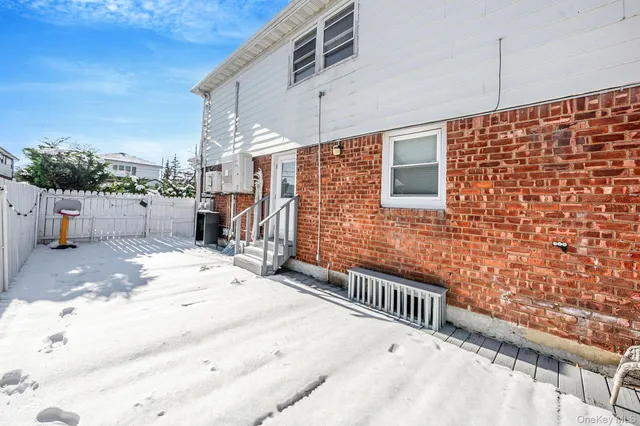 $1,249,000 | 1 Munro Boulevard, Valley Stream, NY 11581