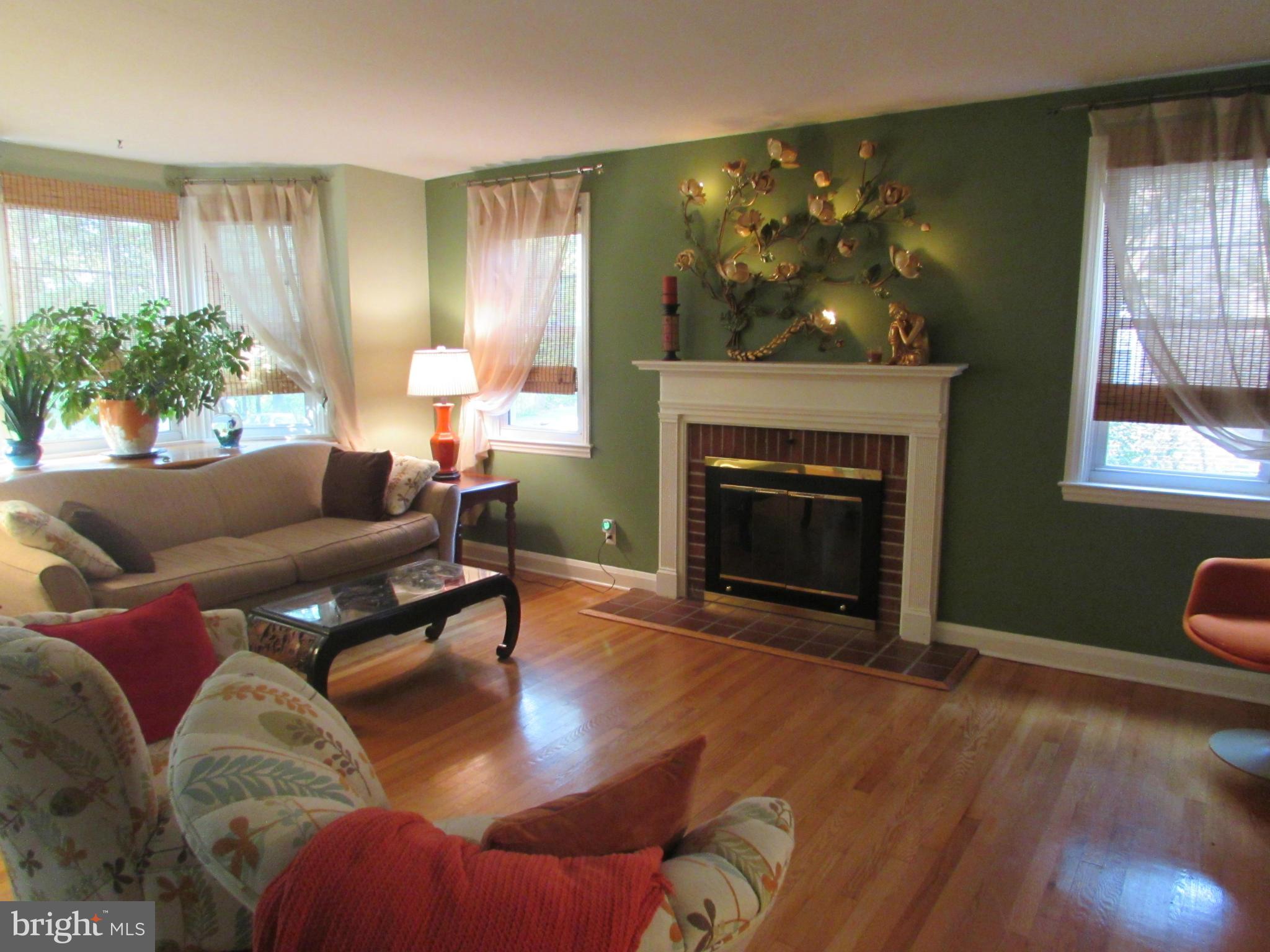 1141 Granville Road Baltimore, MD 21207 - Photo 4 of 25 Living Room