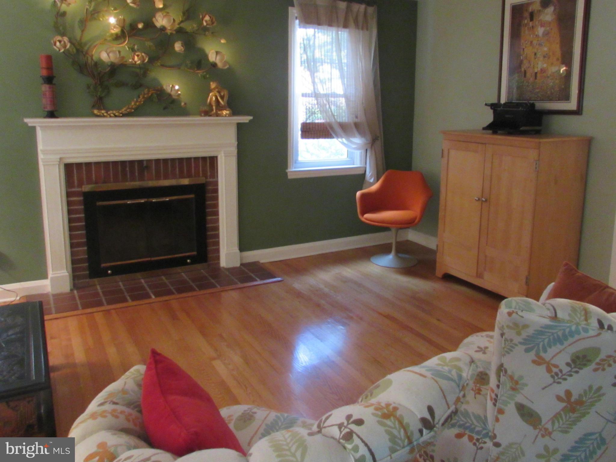1141 Granville Road Baltimore, MD 21207 - Photo 5 of 25 Living Room