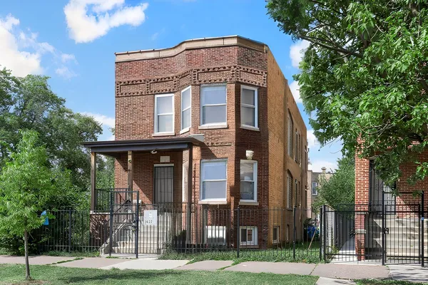 $2,400 | 3622 West Franklin Boulevard, Unit 1, Chicago, IL 60624