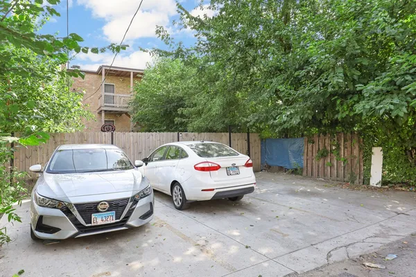 $2,400 | 3622 West Franklin Boulevard, Unit 1, Chicago, IL 60624