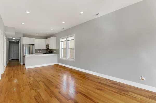 $2,400 | 3622 West Franklin Boulevard, Unit 1, Chicago, IL 60624