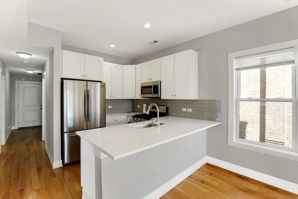 $2,400 | 3622 West Franklin Boulevard, Unit 1, Chicago, IL 60624