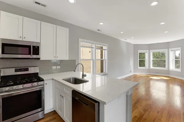 $2,400 | 3622 West Franklin Boulevard, Unit 1, Chicago, IL 60624