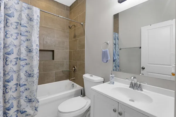 $2,400 | 3622 West Franklin Boulevard, Unit 1, Chicago, IL 60624