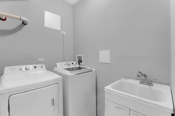 $2,400 | 3622 West Franklin Boulevard, Unit 1, Chicago, IL 60624