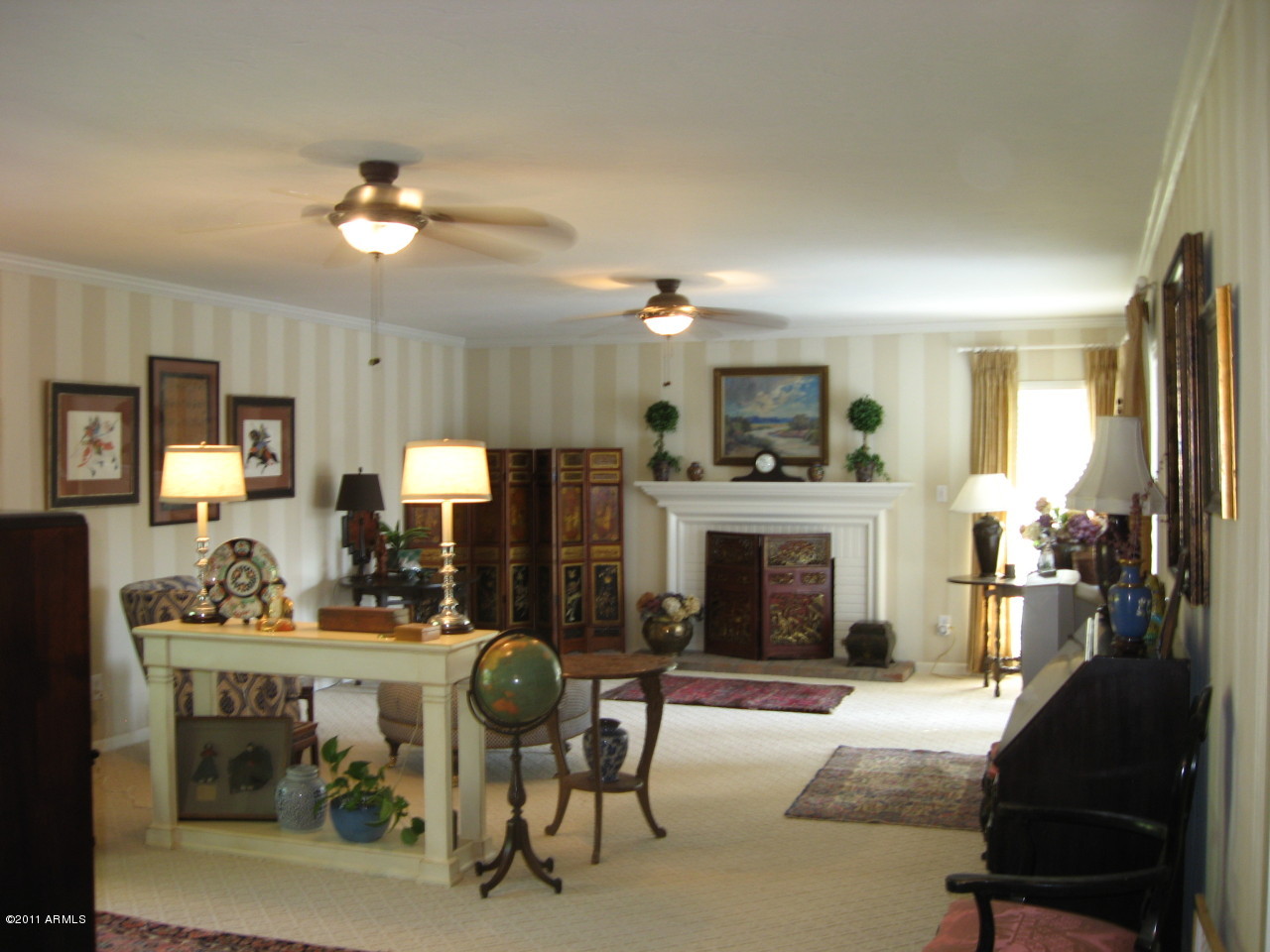 312 West Lamar Road Phoenix, AZ 85013 - Photo 14 of 20 Very large living room w fireplace