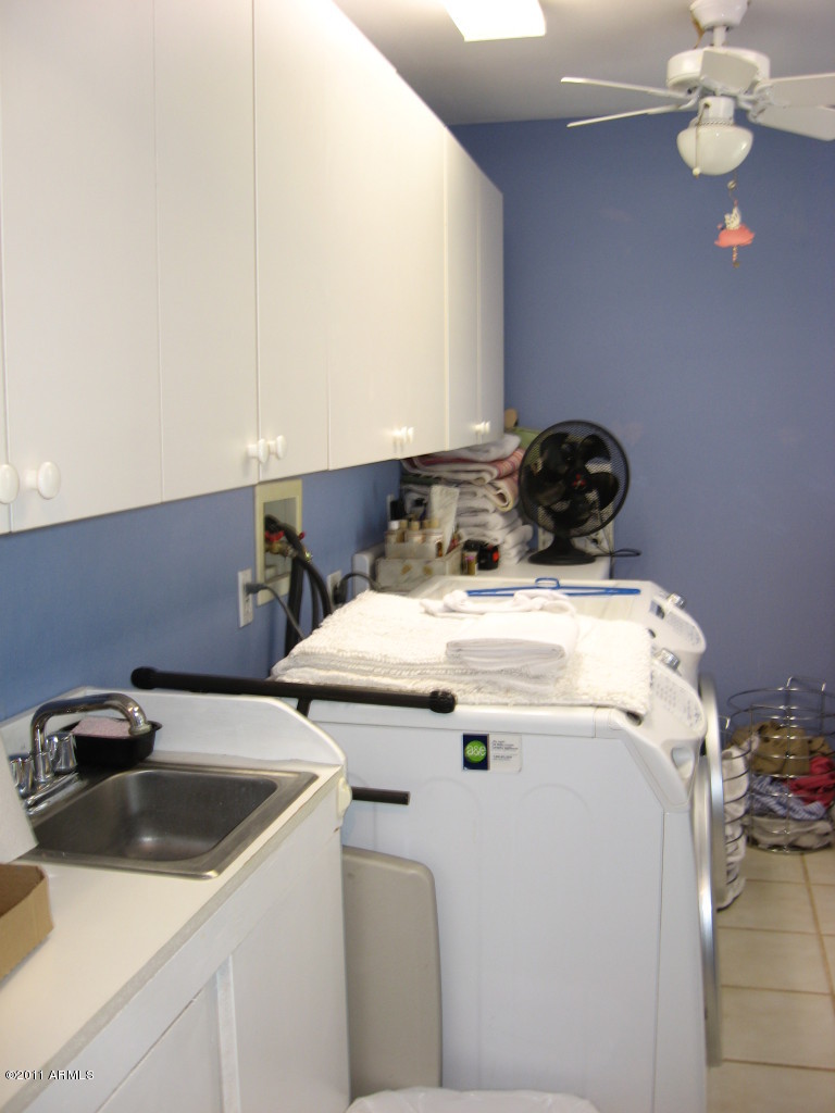 312 West Lamar Road Phoenix, AZ 85013 - Photo 18 of 20 Laundry