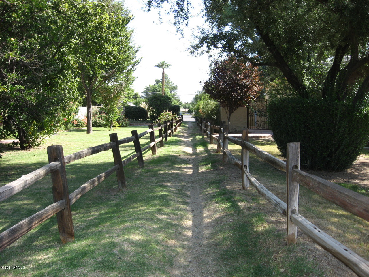 312 West Lamar Road Phoenix, AZ 85013 - Photo 4 of 20 Walking path to school