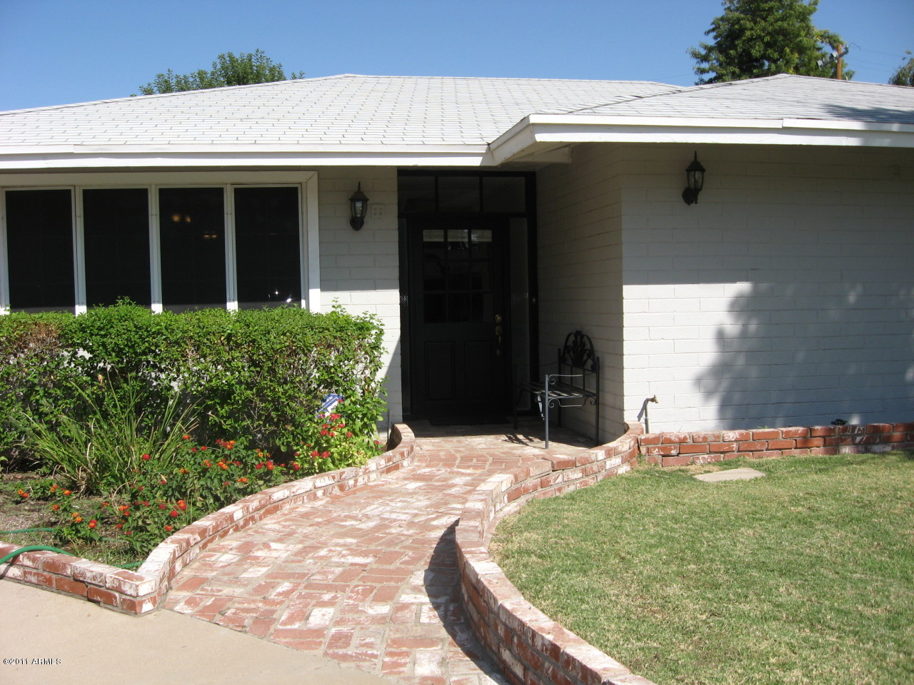 312 West Lamar Road Phoenix, AZ 85013 - Photo 5 of 20 Come on in for a visit.