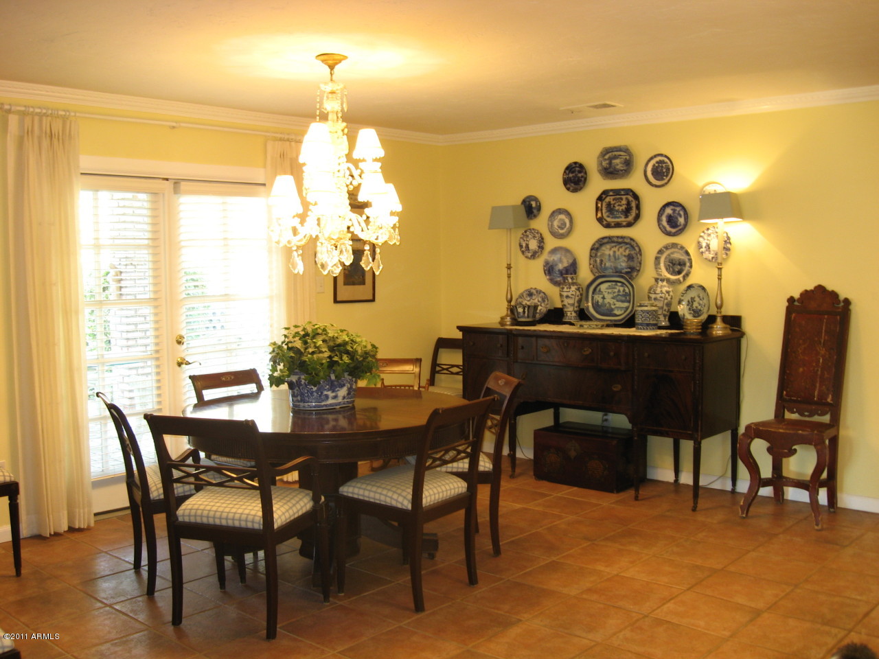 312 West Lamar Road Phoenix, AZ 85013 - Photo 8 of 20 Huge dining room w doors to patio