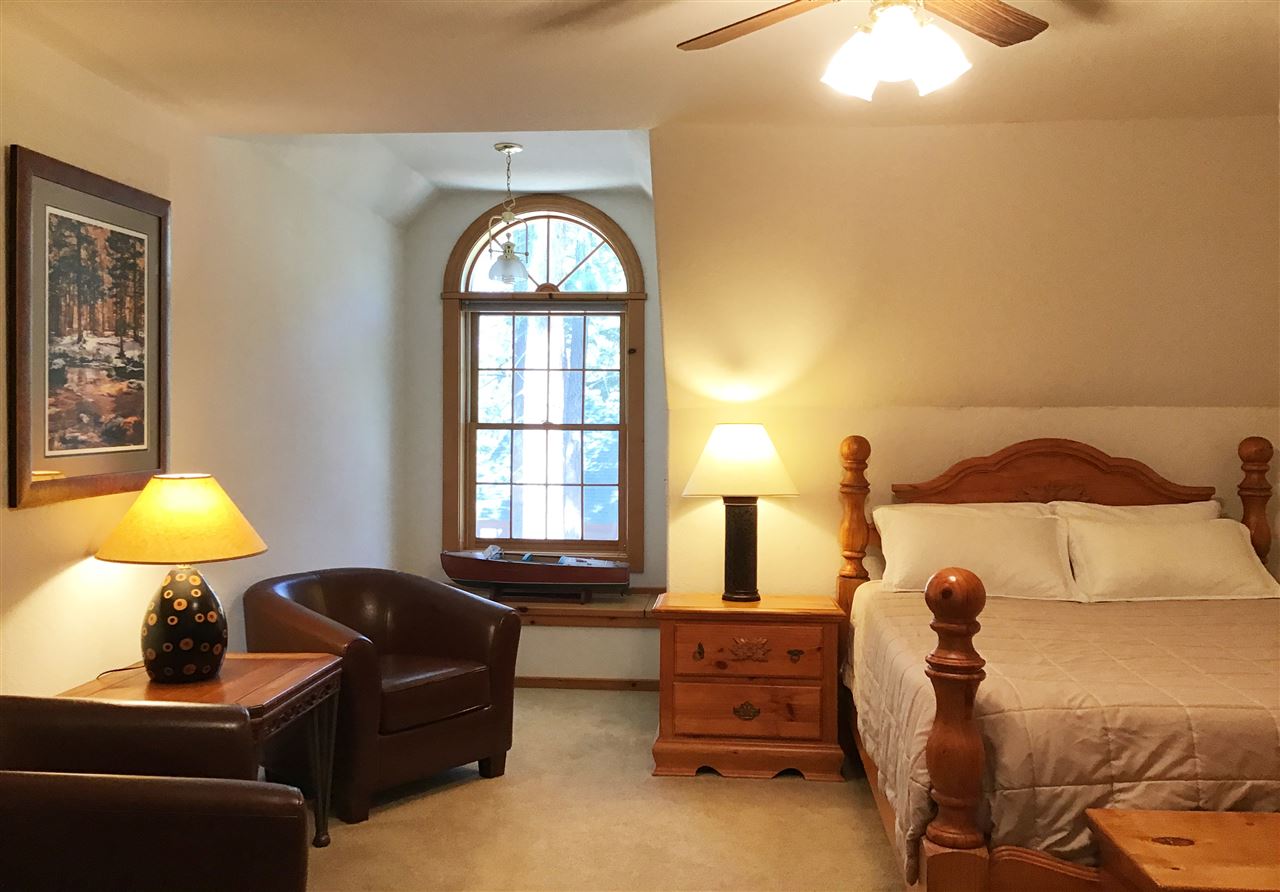 12051 Oslo Drive Truckee, CA 96161 - Photo 18 of 21 a living room with furniture and a lamp